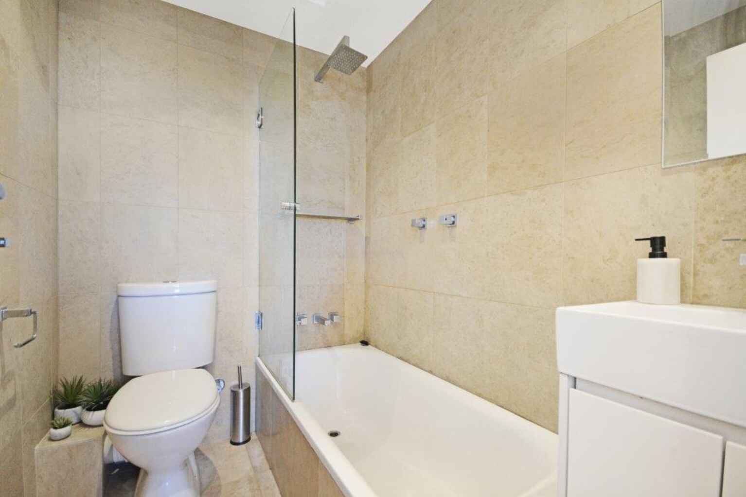 27/77-83 Cook Road Centennial Park