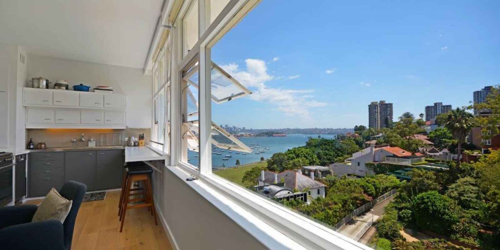 42/11 Yarranabee Road Darling Point
