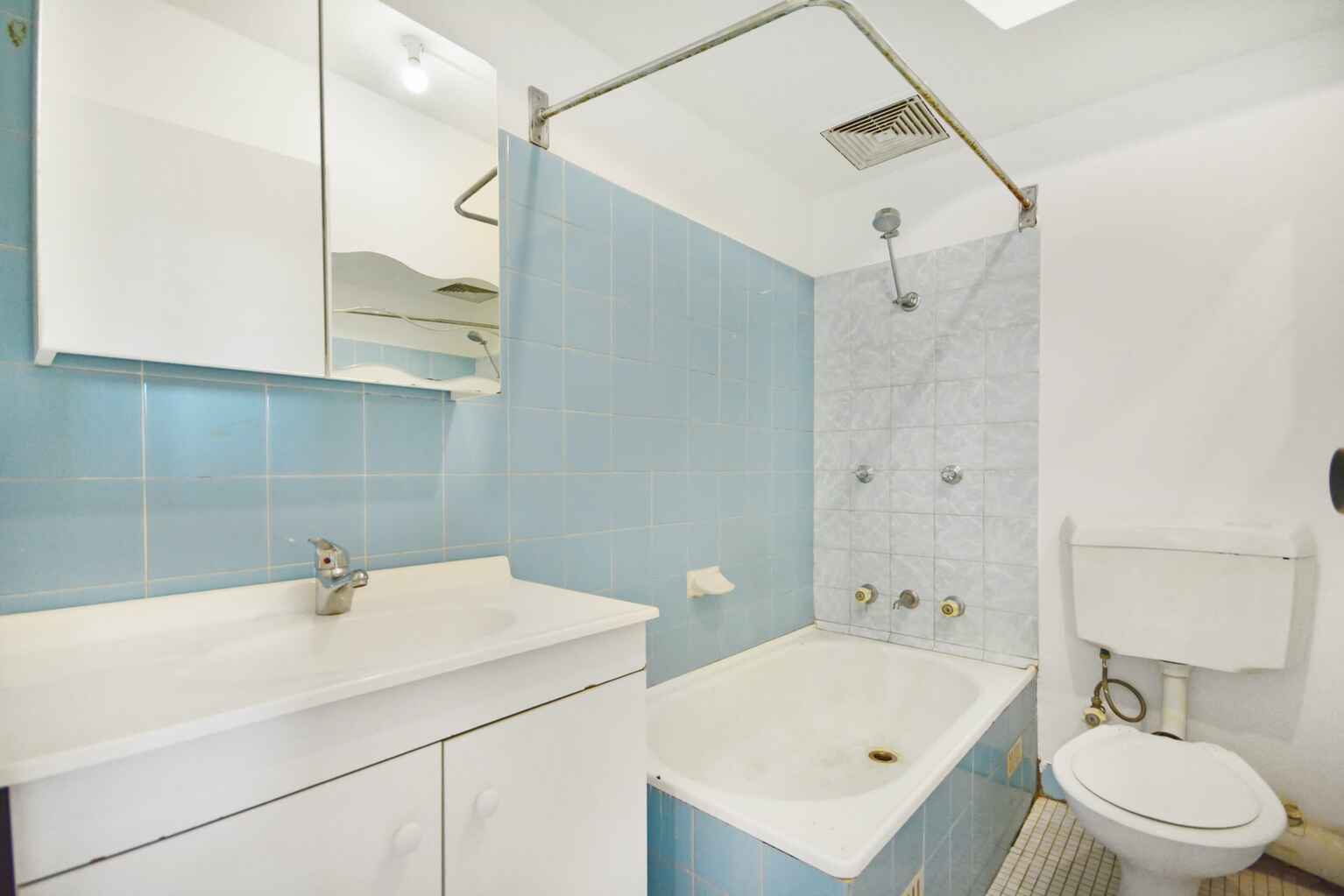 44/69 Cook Road Centennial Park