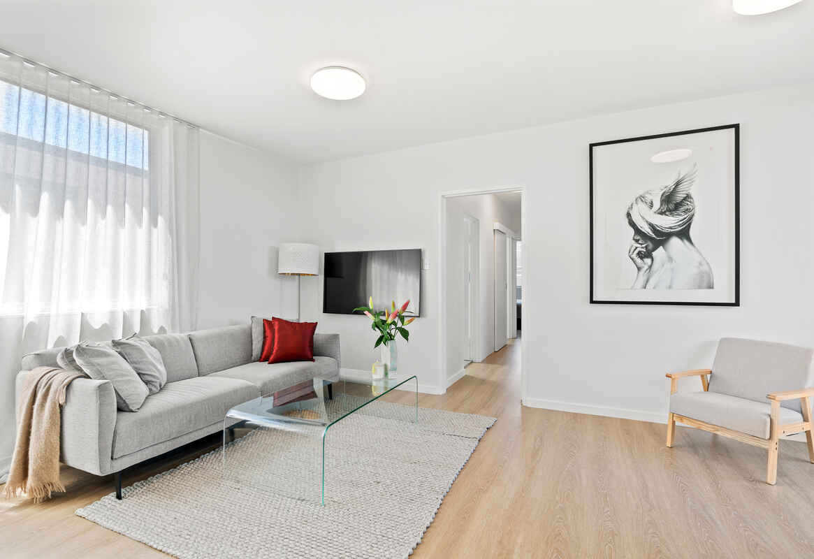 A RARE FIND - SPACIOUS, LIGHT AND MODERN THREE BEDROOM APARTMENT