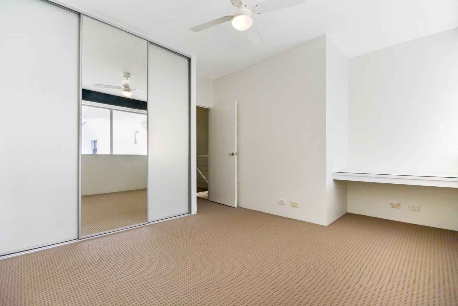 32/4 Grandstand Parade Zetland 32/4 Grandstand Parade Zetland