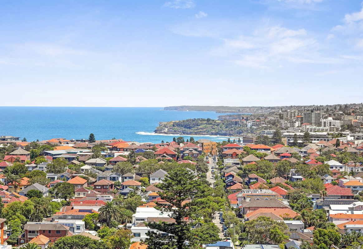 FAMILY HOME WITH SPECTACULAR PANORAMA & OCEAN TO HARBOUR VIEWS