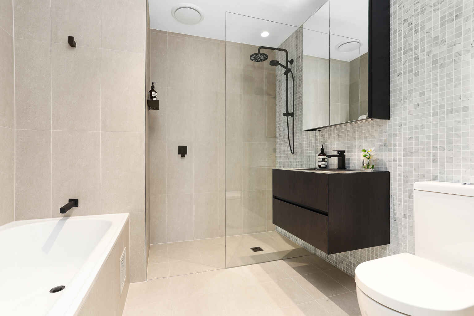 3 beds/32-42 Spring Street Bondi Junction