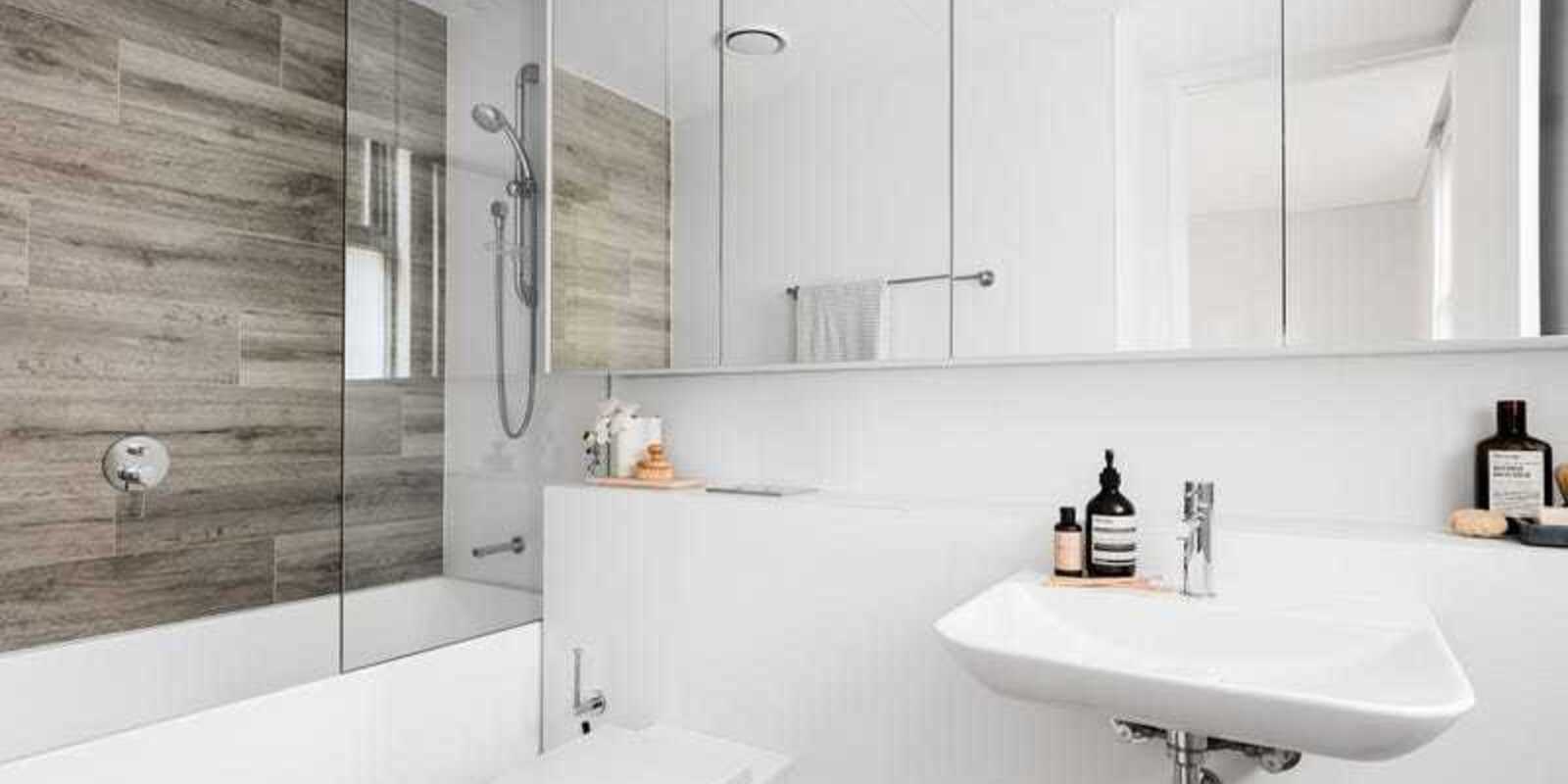 1/2 Warners Avenue North Bondi