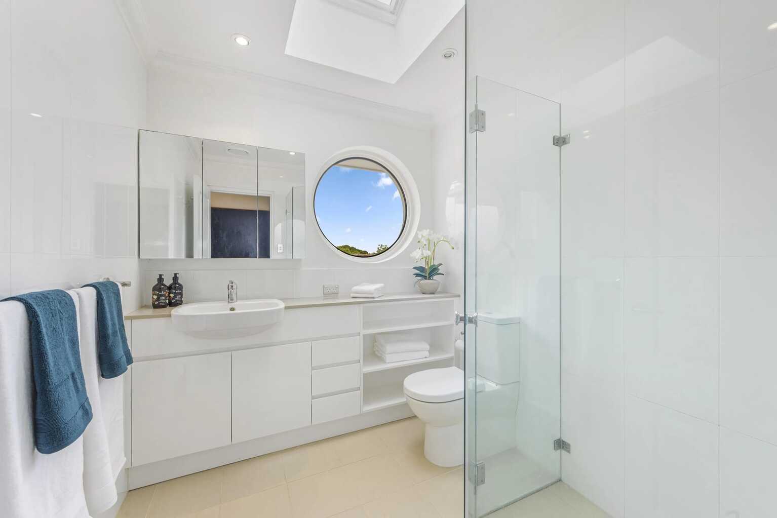 2/4 Albemarle Avenue Rose Bay