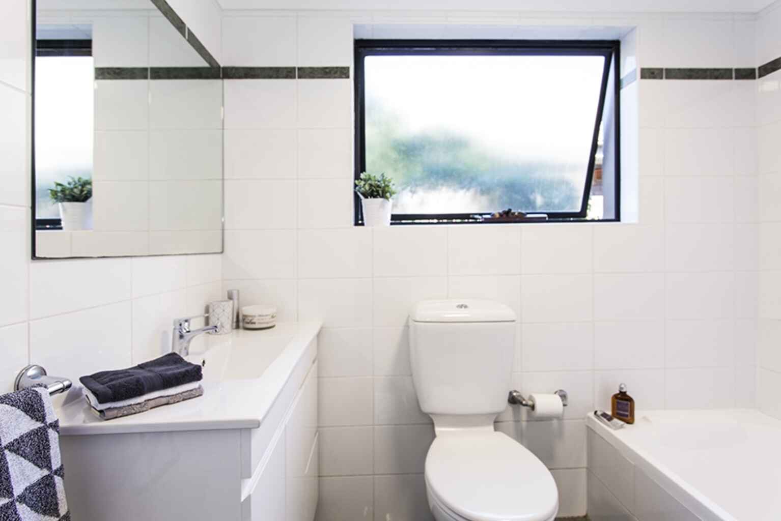 2/4 Warners Avenue North Bondi