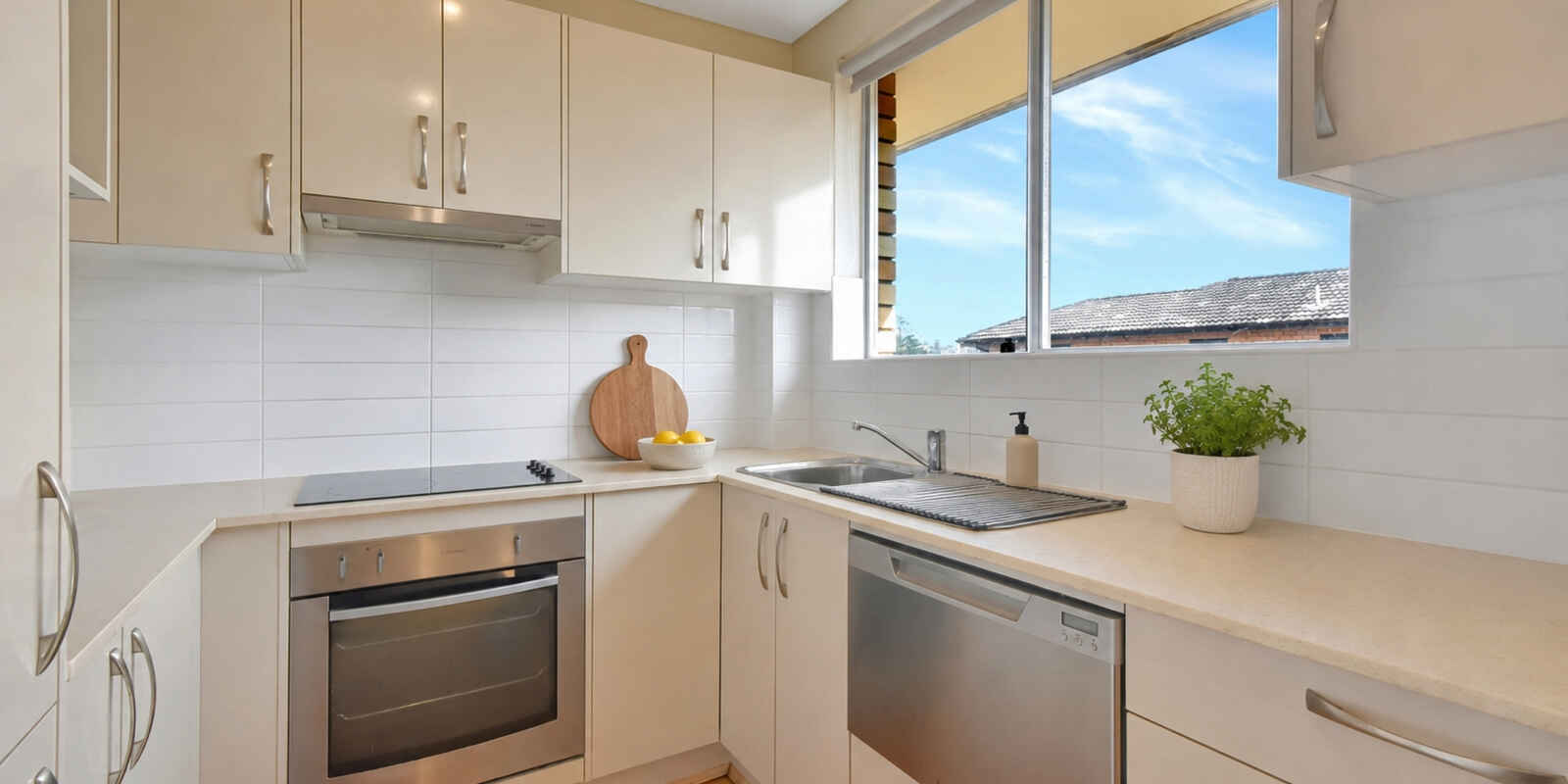 8/27 Wallis Parade North Bondi